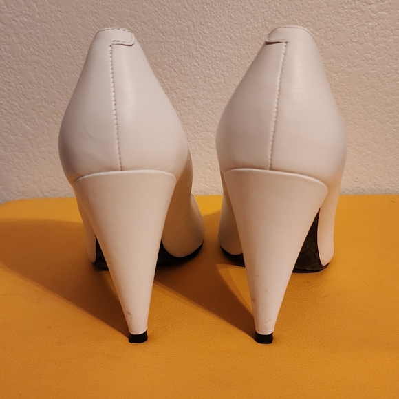 Marc Fisher White Pumps - Picture 5 of 5